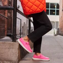 Front Page -Heydude SS24 40902 676 40700 425 HEYDUDE Shot 1458